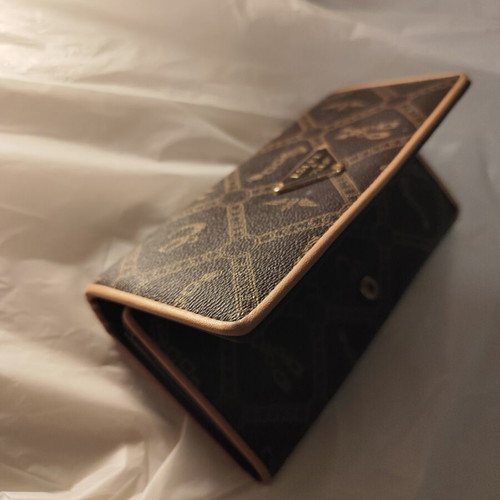 Women's wallet like new, brown with compartments