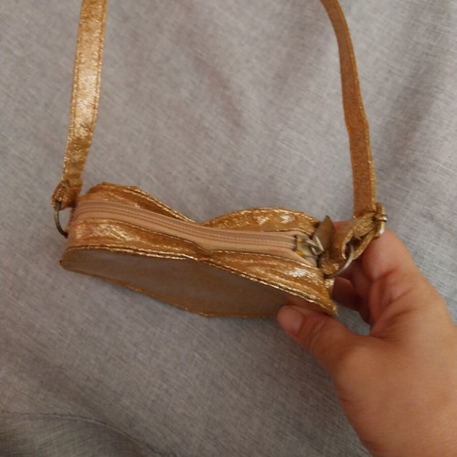 Children's heart-shaped crossbody bag with gold glitter, like new