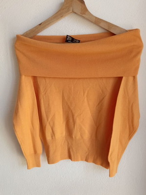 Orange knitted off-shoulder sweater size S like new