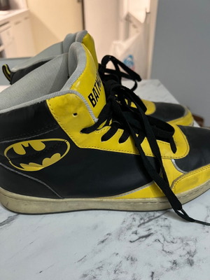 Batman official DC Comics trainers used, size 42