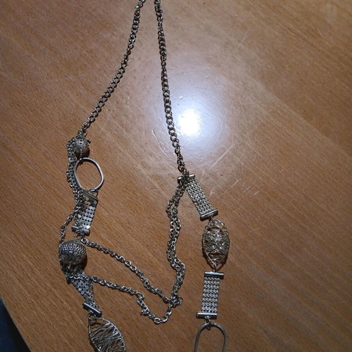 Silver fashion jewelry necklace new with intricate design