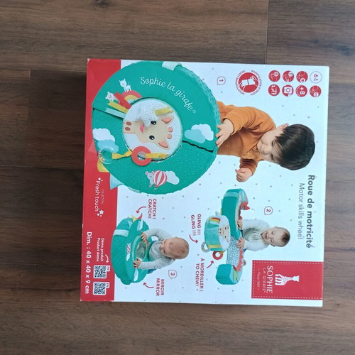 Sophie La Girafe Motor Skills Activity Wheel like new