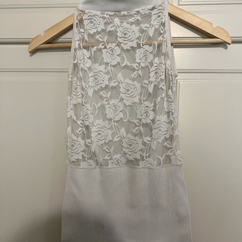 Sleeveless top like new with design, size S