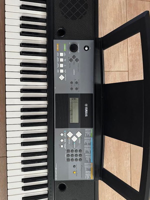 Yamaha PSR-E233 keyboard used with original power supply and adjustable stand