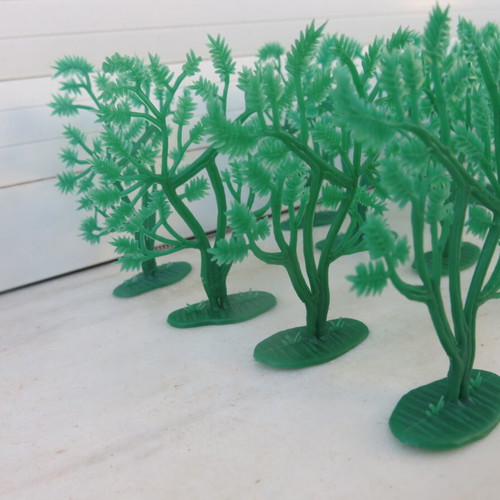 Plastic trees for diorama like new, pack of 50 pieces