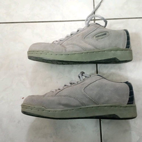 Admiral sneakers gray like new, size 43