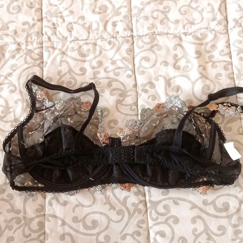 Black bra used with embroidered tulle 85D