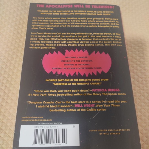 Dungeon Crawler Carl by Matt Dinniman like new, English
