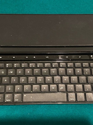 Microsoft Universal Foldable Keybord like new, wireless Bluetooth