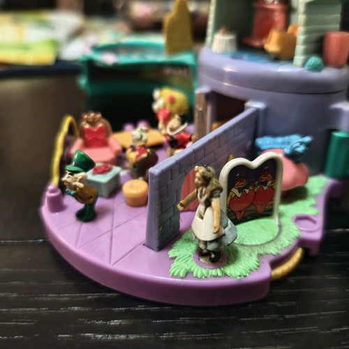 Polly Pocket Alice in Wonderland used Disney set with figures