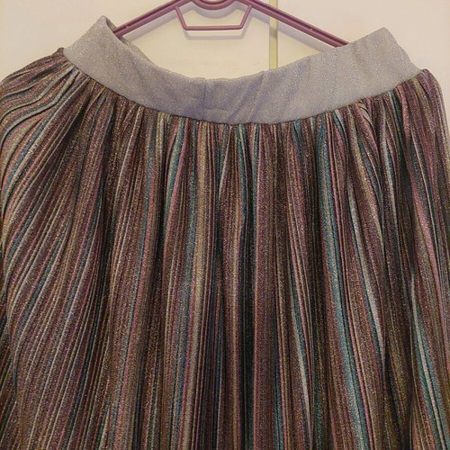 Pleated skirt multicolored iridescent lightly worn