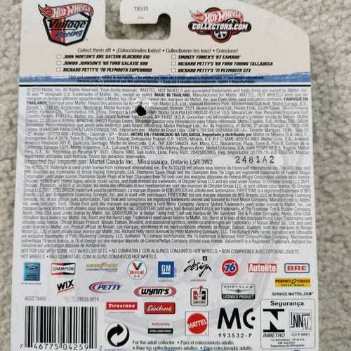 Hot Wheels 2011 Vintage Racing Richard Petty 71 Plymouth GTX new