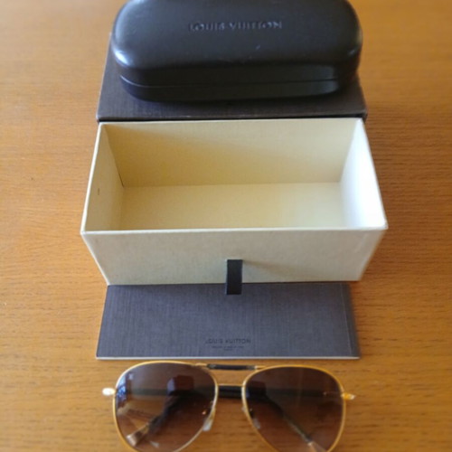Louis Vuitton sunglasses like new, brown
