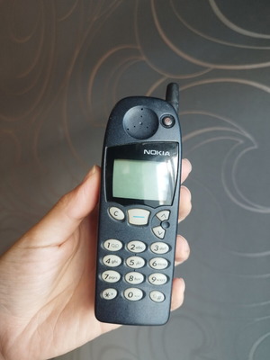 Nokia 5110 phone like new with battery
