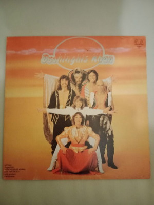 Foreign vinyl records used in very good condition, set of 8