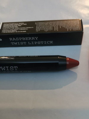 Raspberry Twist Lipstick Passion new with antioxidant raspberry oil