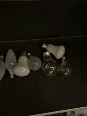Light bulbs used as shown in photos