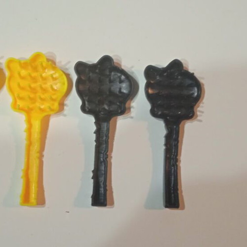 Monster High combs like new, pack