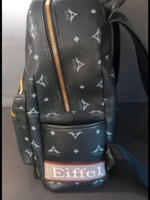 La tour Eiffel backpack like new, black