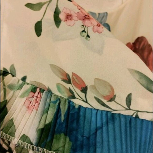 Blouse with flowers and pleated sleeve new, multicolor