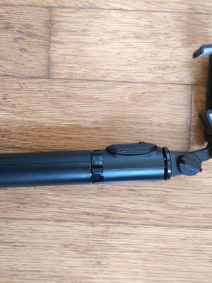 Selfie Stick like new with 16.5cm handle and extension up to 72cm