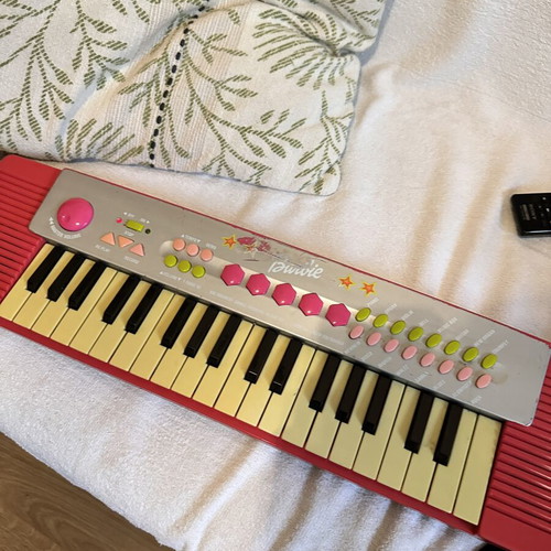 Barbie Keytar Piano Keyboard Vintage 2002
