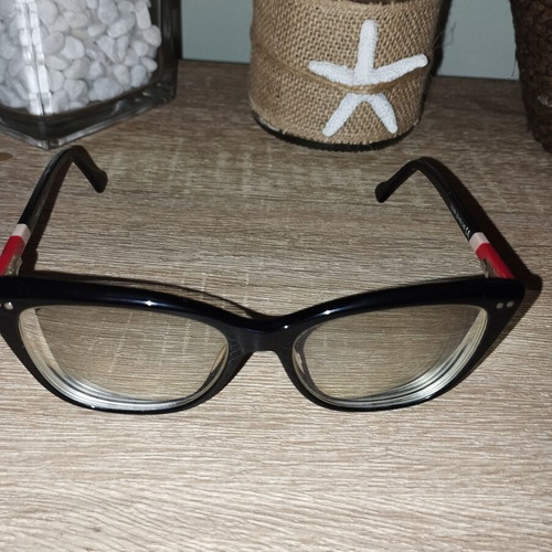 Eyeglasses like new, black and red color
