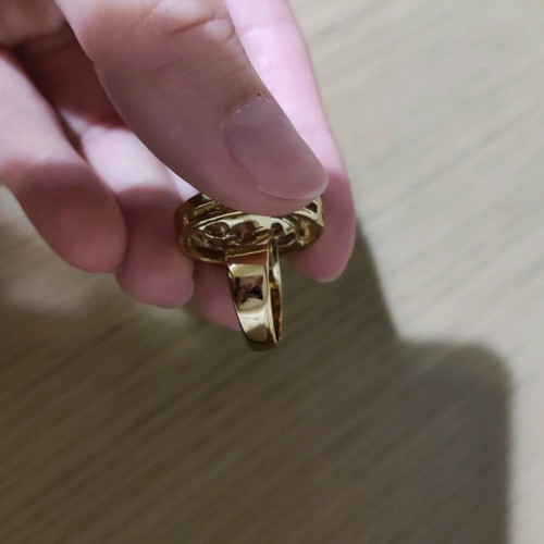 Ring like new with small missing stone, not real