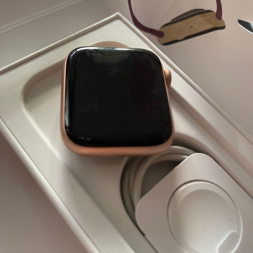 Apple iWatch 6 gold slightly used in excellent condition