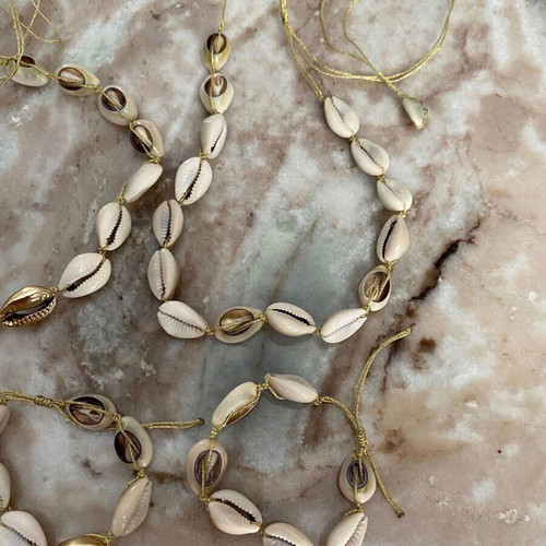 Handmade shell bracelets and necklace set new, beige