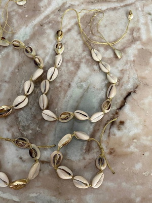 Handmade shell bracelets and necklace set new, beige