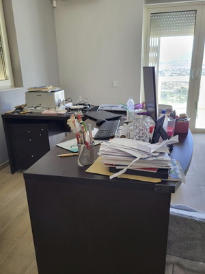 Γραφείο Sato με καμπύλη ξύλινη επιφάνεια και συρταριέρα μεταχειρισμένο