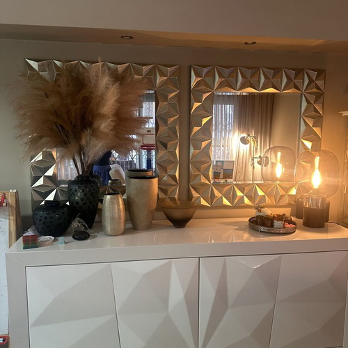 Buffet and 2 mirrors like new