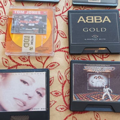 MD cassette tapes like new, pack of 18, Greek and foreign