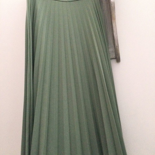 Stradivarius pleated midi skirt green like new, size L