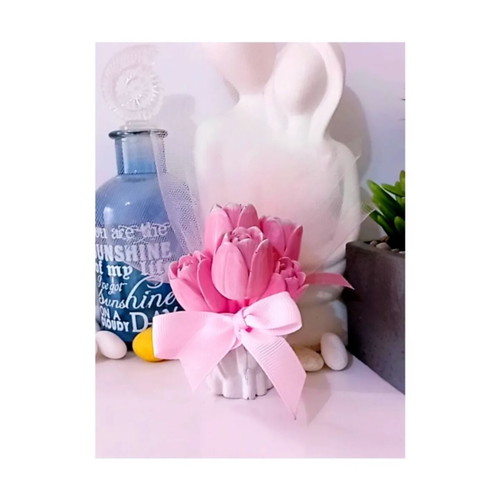 Handmade ceramic wedding favors with tulip bouquet