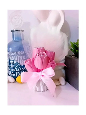 Handmade ceramic wedding favors with tulip bouquet