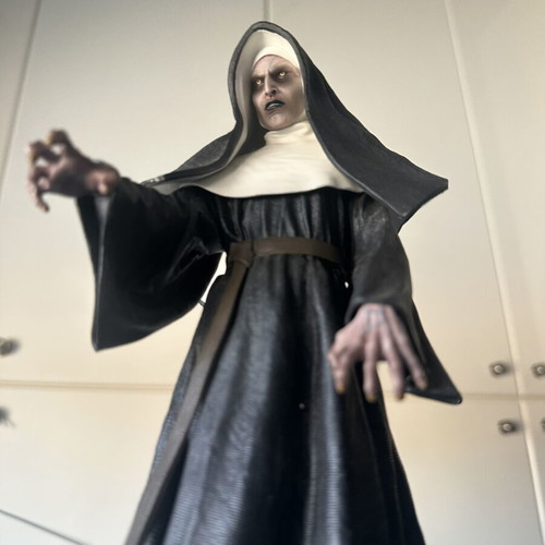 The Nun Diamond Select figure