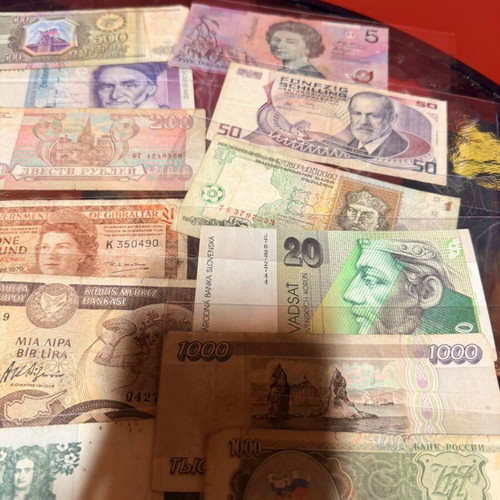 Collectible banknotes used, various countries, pack