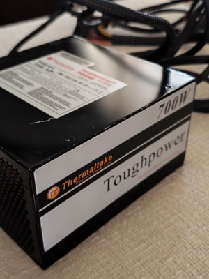 Thermaltake 700W PC power supply new
