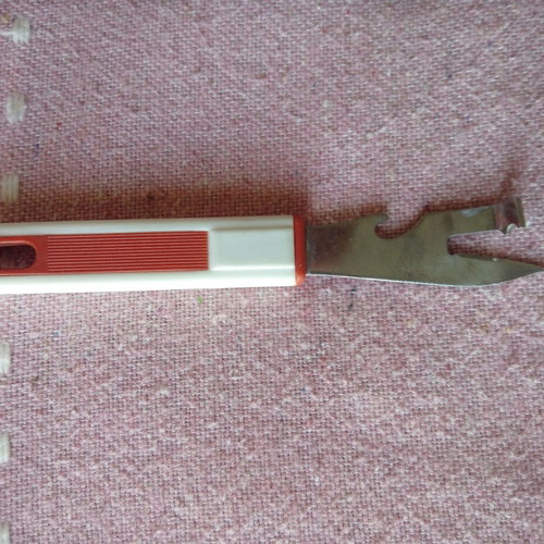Can and bottle opener like new