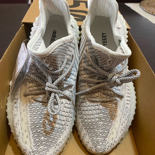 Yeezy Boost 350 V2 Static sneaker new, size 39 1/3