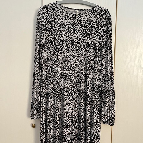 Stradivarius mini leopard print dress like new, size M