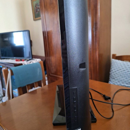 Sony Bravia 32'' KDL32BX340 TV used with remote and stand