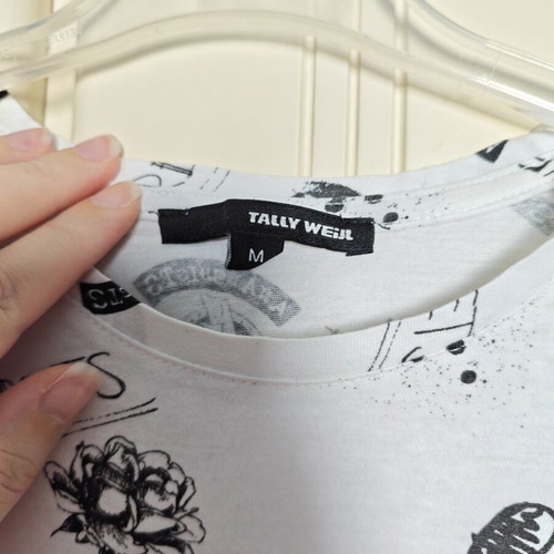 White blouse with unique all-over design like new