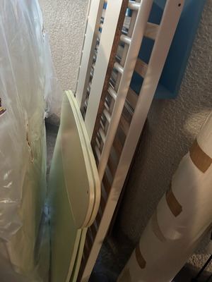 Baby cot like new