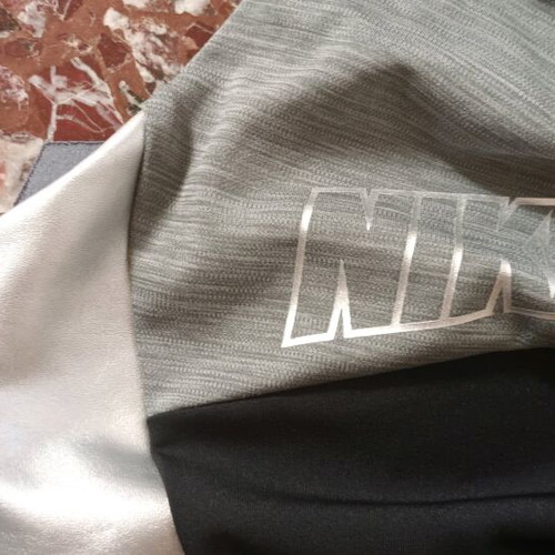 Nike sports bra like new, black and silver, size S