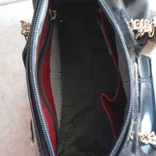 Patent leather handbag in excellent condition with removable decoration