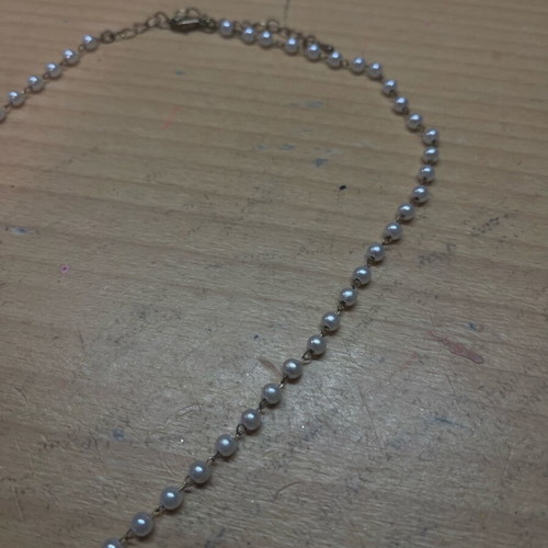 Necklace gold with white pearls like new
