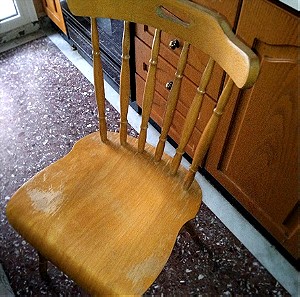 Καρέκλες ξύλινες τρία τεμάχια